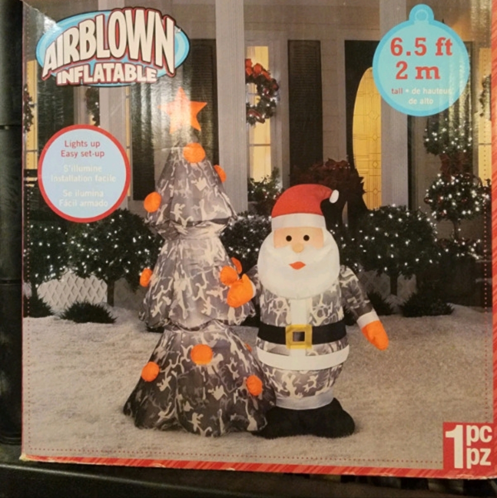 Blowup santa and tree